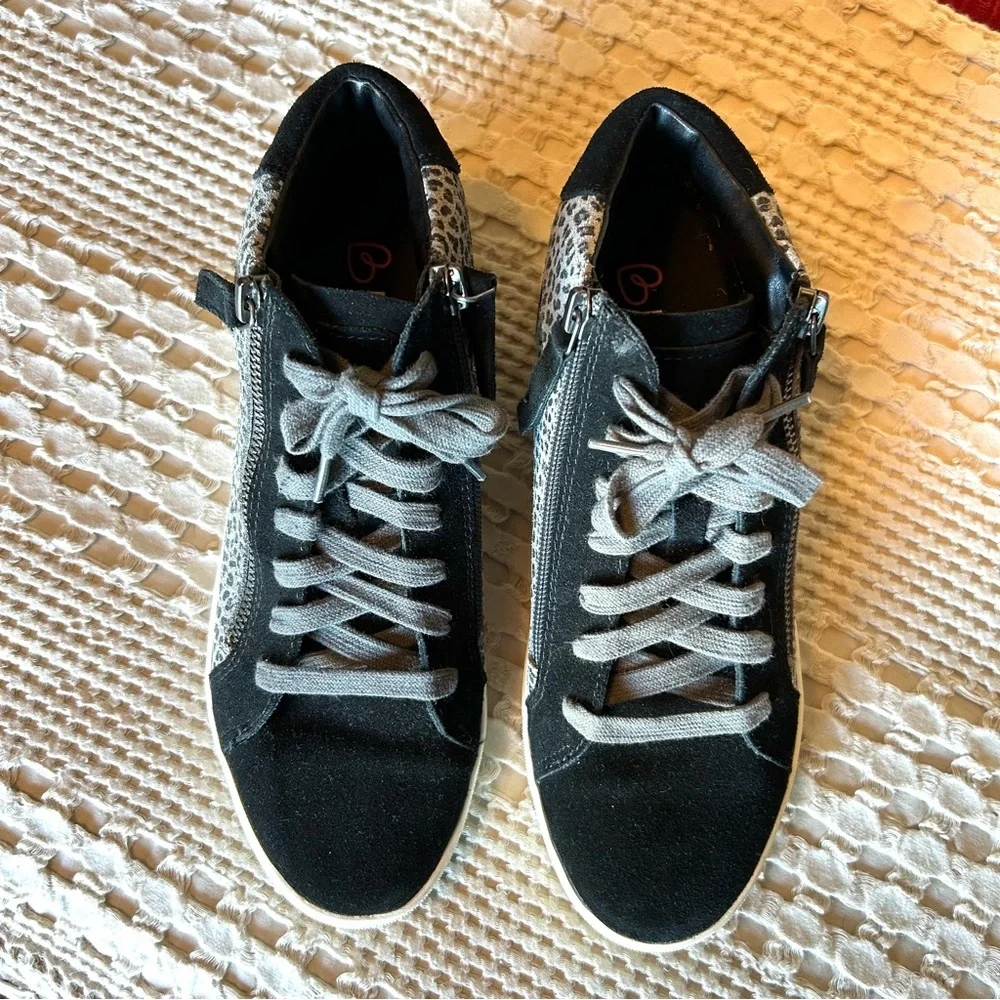 Blondo Waterproof Leather Sneakers. Size 8.